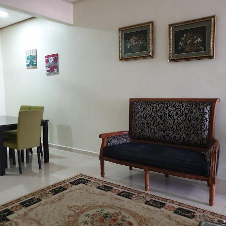 Auni & Auji Homestay Kemaman Chukai Exterior photo