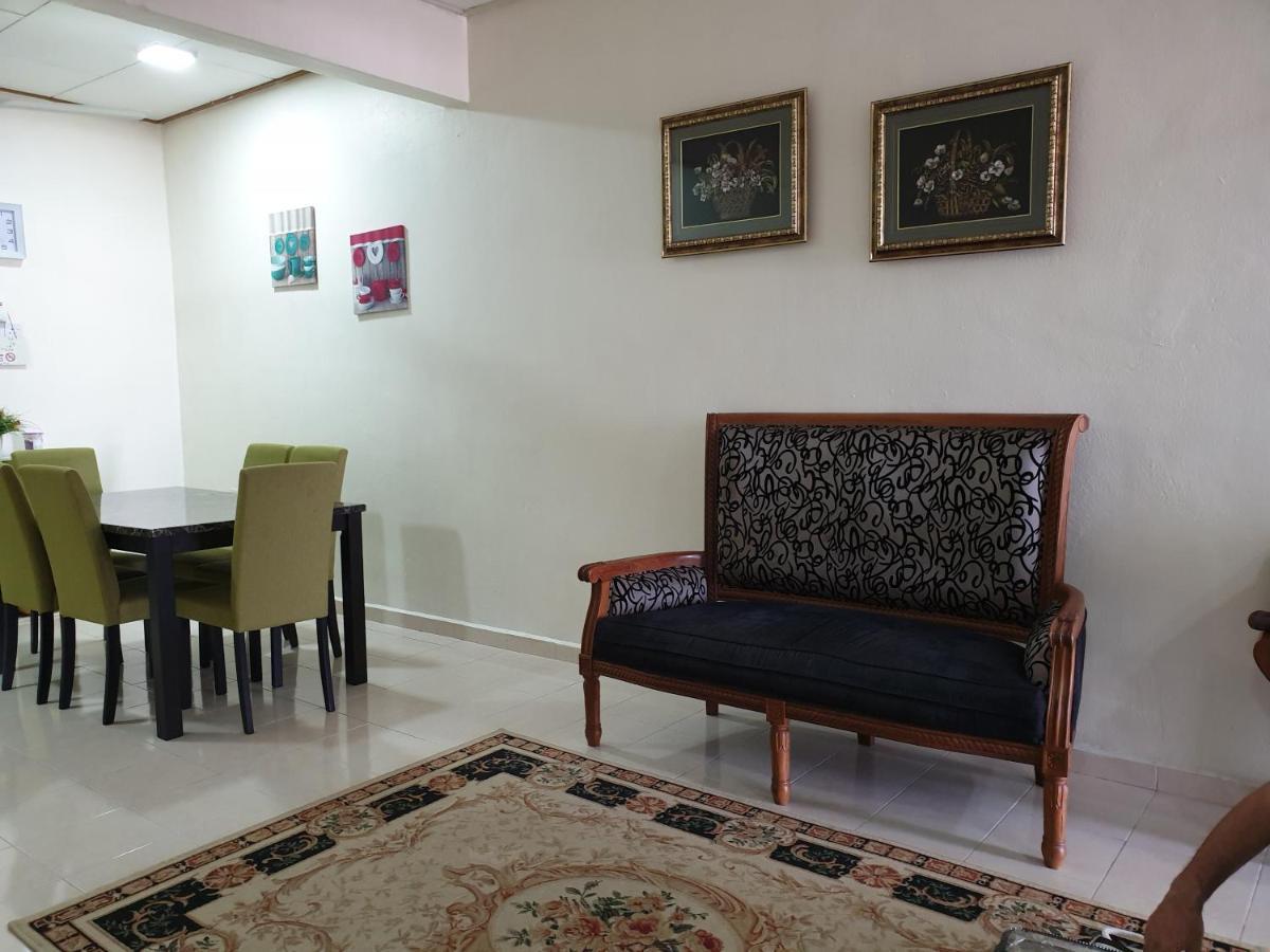 Auni & Auji Homestay Kemaman Chukai Exterior photo